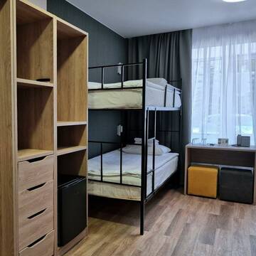 Стандарт улучшенный АМАКС 4-местный (2 двухъярусные кровати) в Гостинице Амакс Сафар-отель